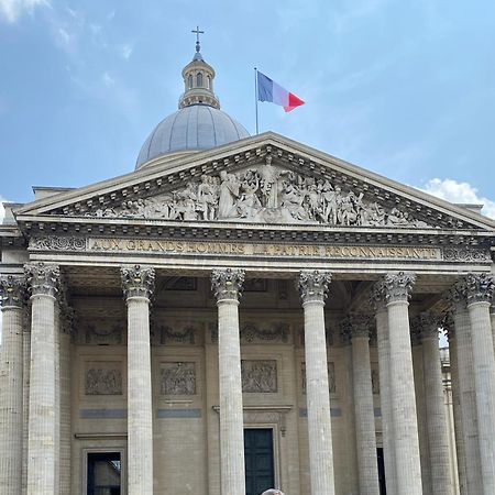 Chic Appartement 2 Bedrooms Phantheon Notre Dame París Exterior foto